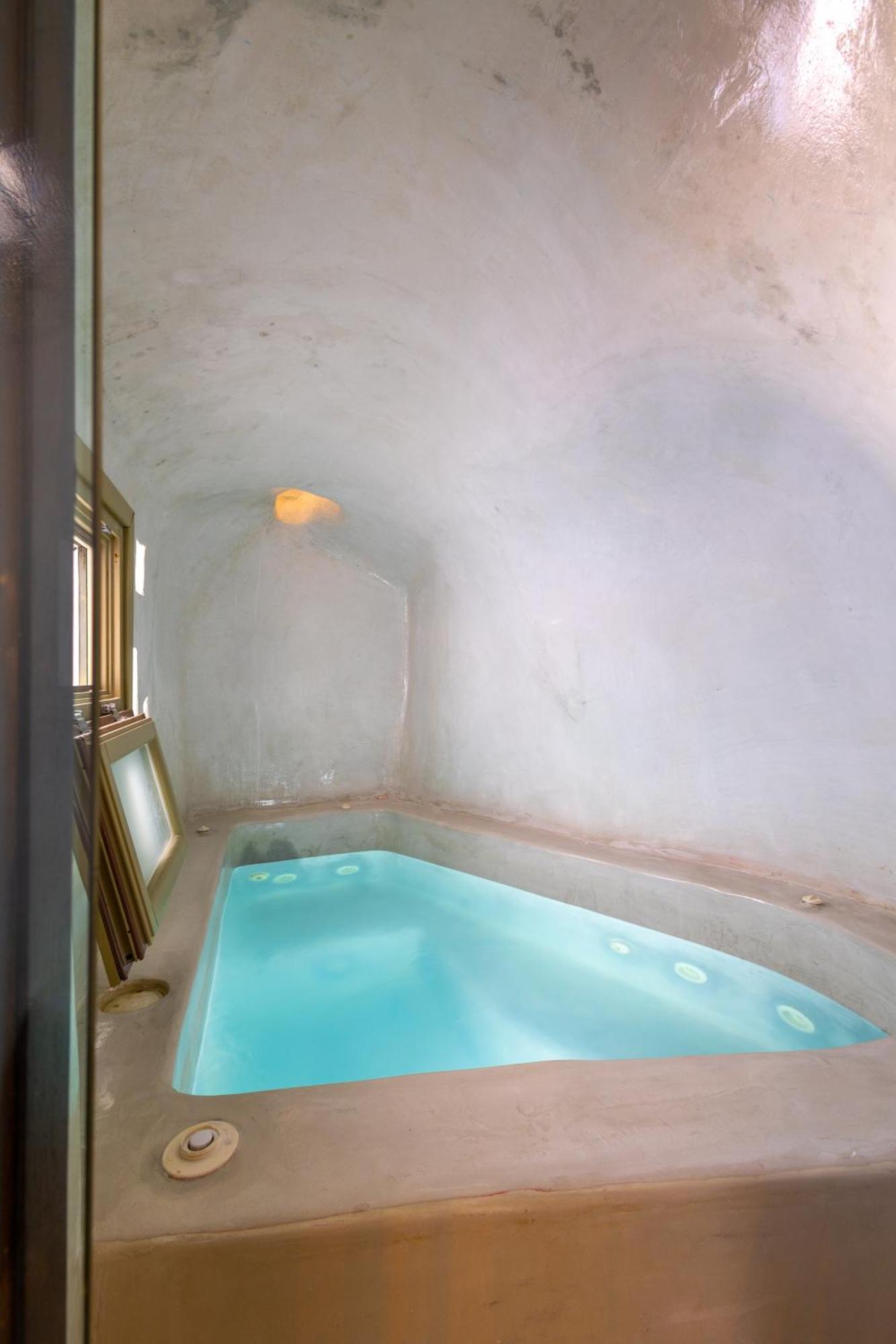 Rhenia'S Suites Οία Εξωτερικό φωτογραφία
